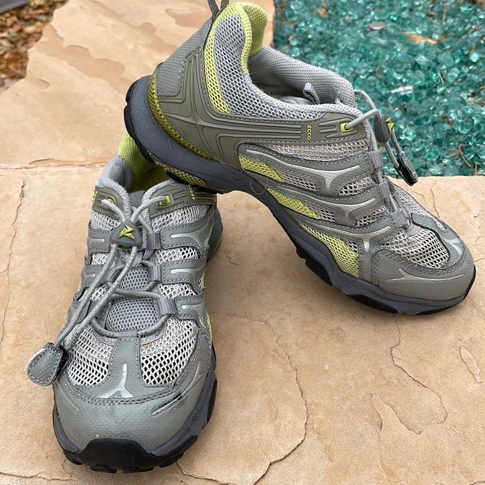 Ecco Hiking Shoe Size 7-7.5